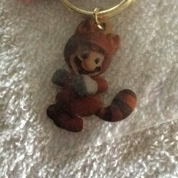 2011 Super Mario 3D Land Exclus. Gamestop keyring - Picture 2 of 4